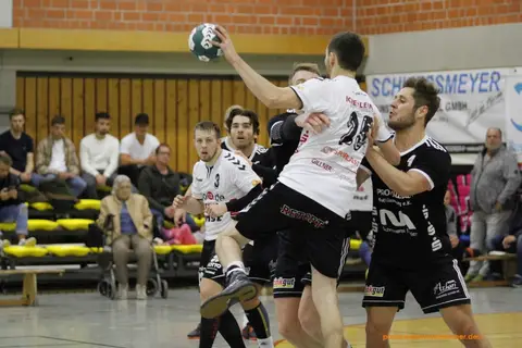 H1 - TV 05 Mülheim 03-11-18, Foto 12 von 31