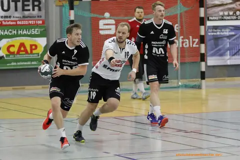 H1 - TV 05 Mülheim 03-11-18, Foto 24 von 31